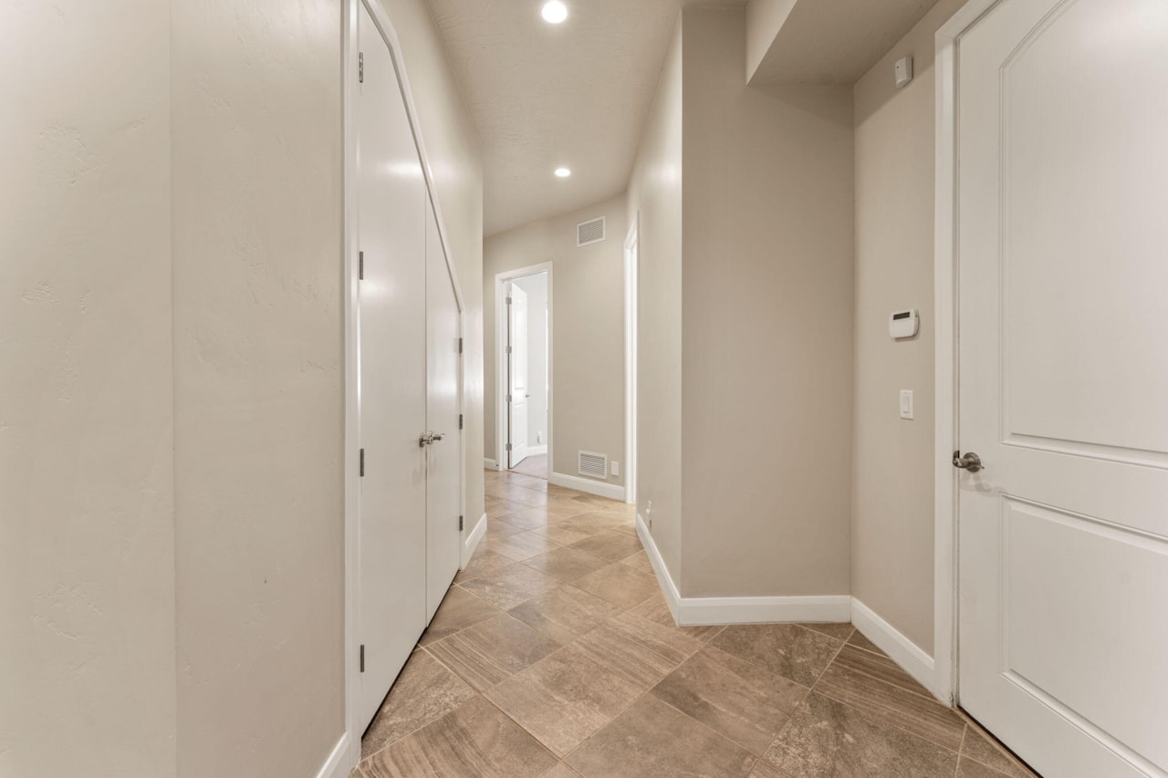 533 W Canyon Trails CIR Dammeron Valley, UT 84783 home for sale, MLS#25-266020 - Erika Rogers Photo 38