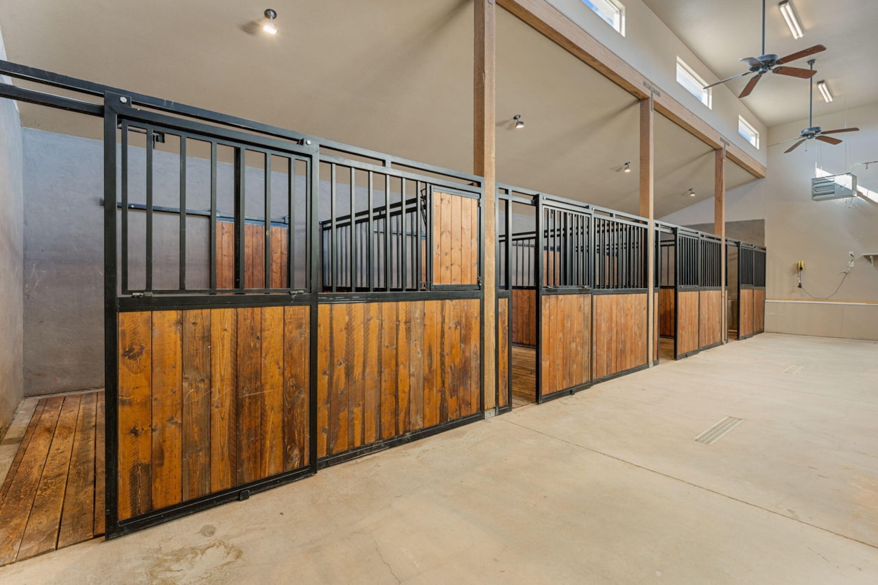 533 W Canyon Trails CIR Dammeron Valley, UT 84783 home for sale, MLS#25-266020 - Erika Rogers Photo 111