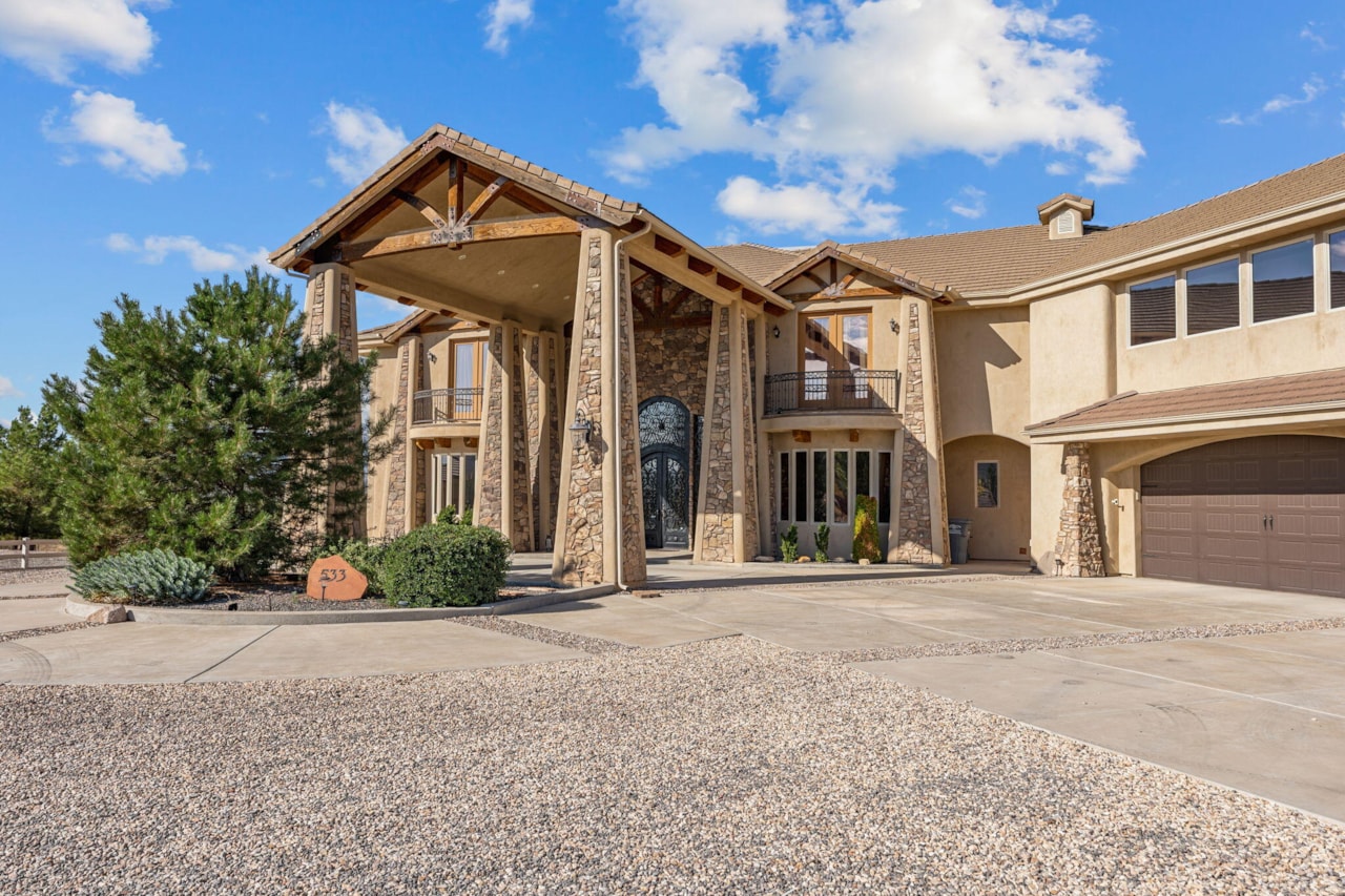 533 W Canyon Trails CIR Dammeron Valley, UT 84783 home for sale, MLS#25-266020 - Erika Rogers Photo 132