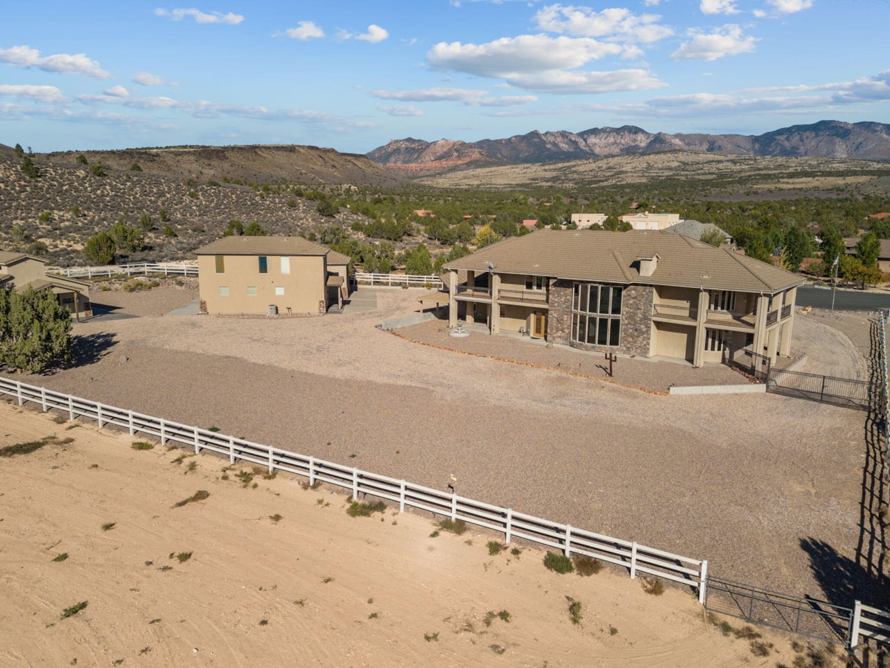 533 W Canyon Trails CIR Dammeron Valley, UT 84783 home for sale, MLS#25-266020 - Erika Rogers Photo 139