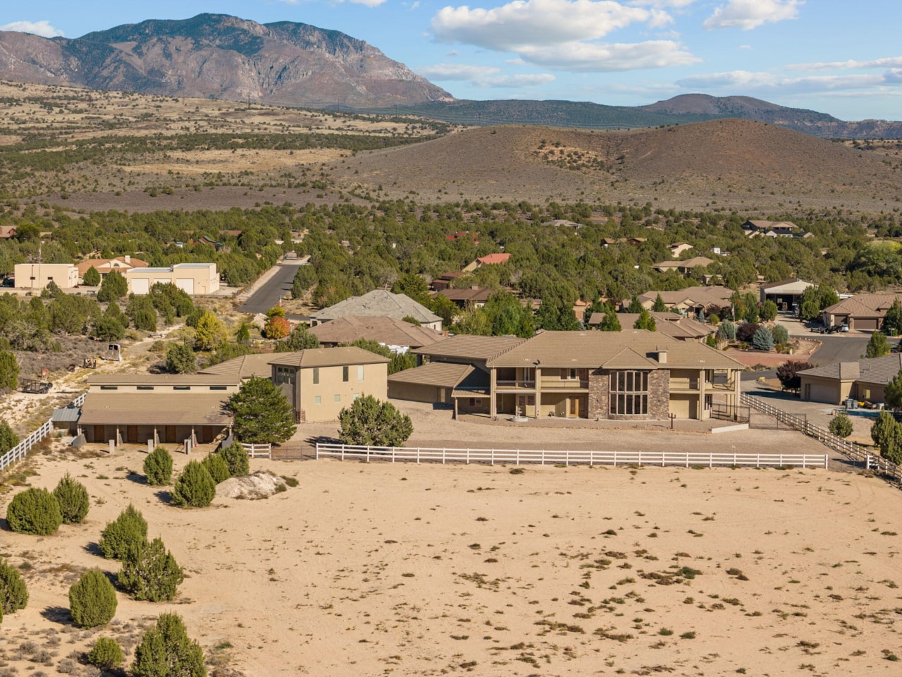 533 W Canyon Trails CIR Dammeron Valley, UT 84783 home for sale, MLS#25-266020 - Erika Rogers Photo 142