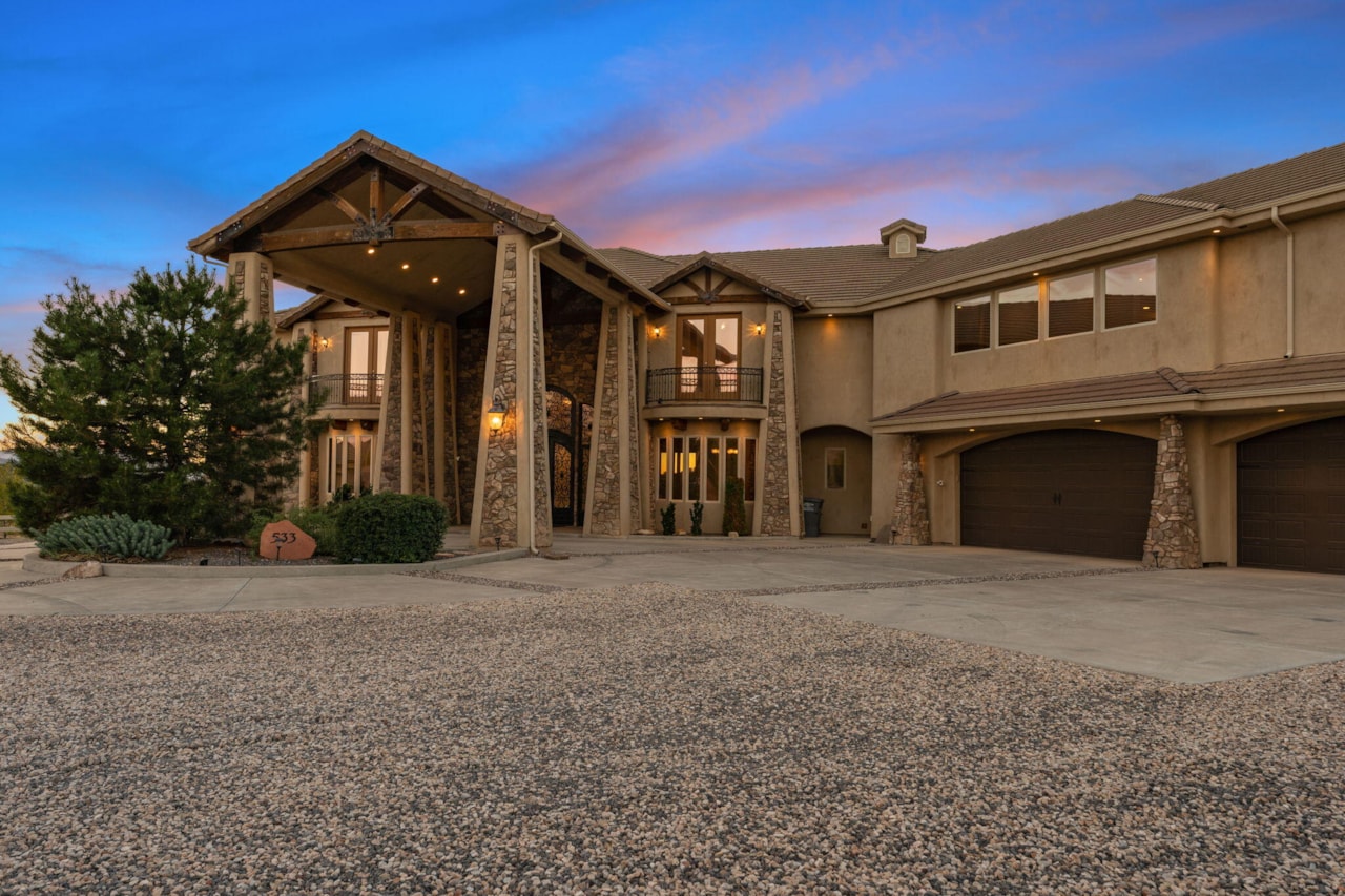 533 W Canyon Trails CIR Dammeron Valley, UT 84783 home for sale, MLS#25-266020 - Erika Rogers Photo 145