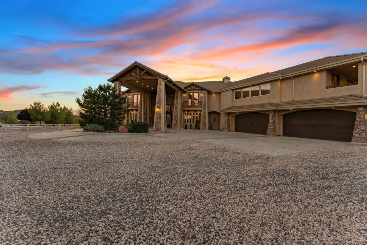 533 W Canyon Trails CIR Dammeron Valley, UT 84783 home for sale, MLS#25-266020 - Erika Rogers Photo 146
