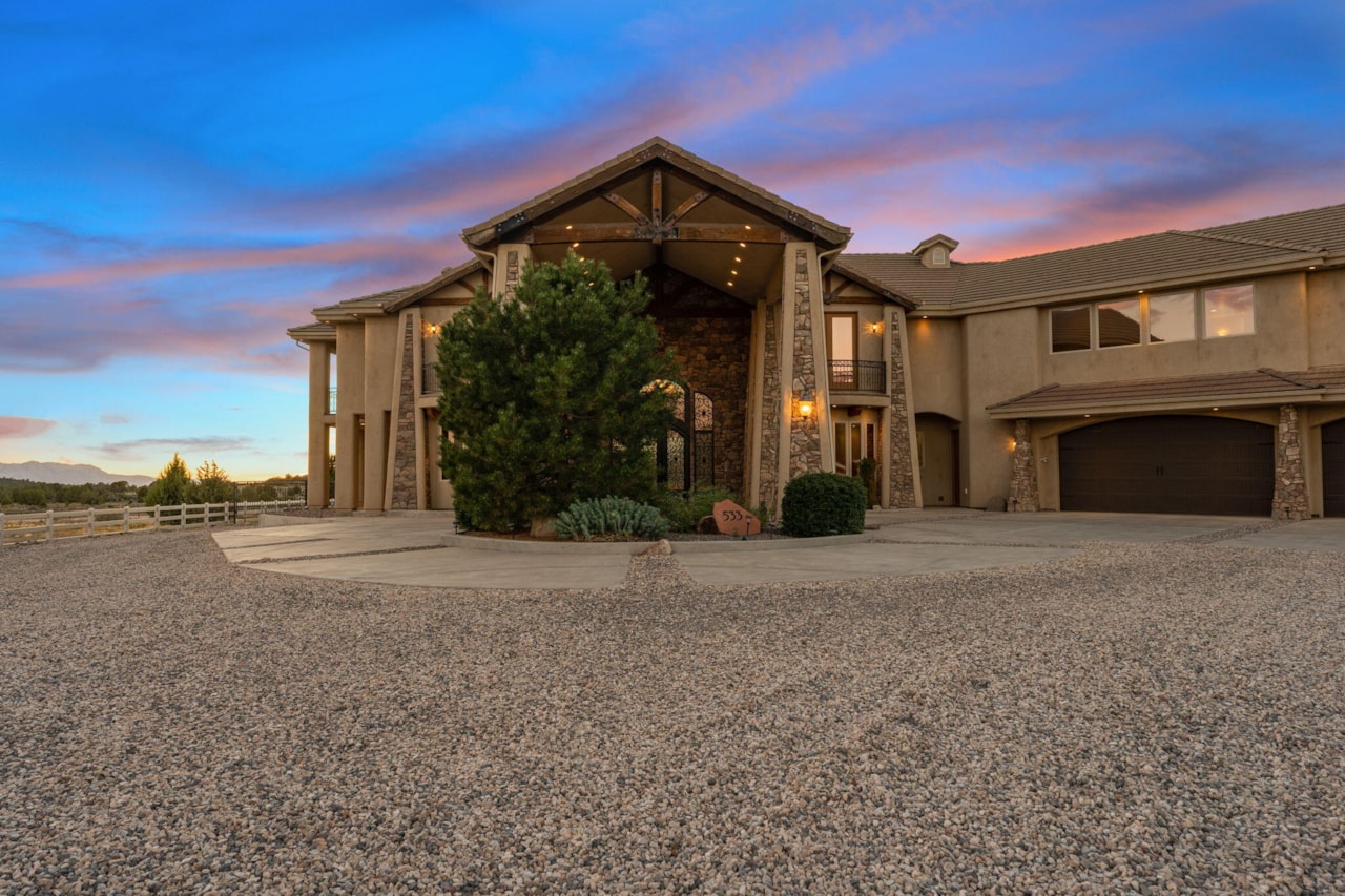 533 W Canyon Trails CIR Dammeron Valley, UT 84783 home for sale, MLS#25-266020 - Erika Rogers Photo 147