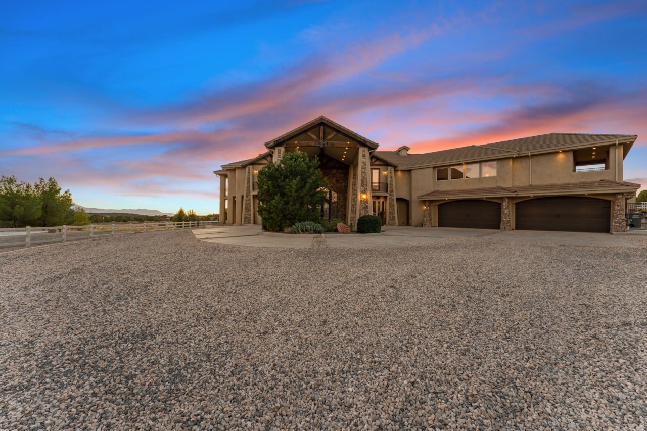 533 W Canyon Trails CIR Dammeron Valley, UT 84783 home for sale, MLS#25-266020 - Erika Rogers Photo 148