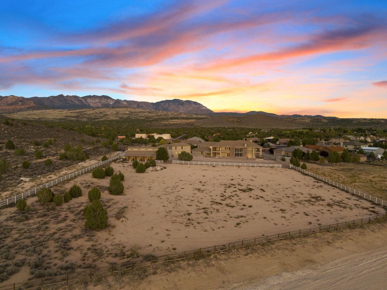 533 W Canyon Trails CIR Dammeron Valley, UT 84783 home for sale, MLS#25-266020 - Erika Rogers Photo 155