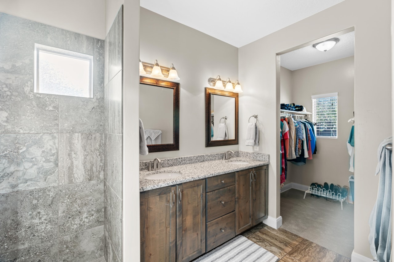 325 N Red Stone RD #53 Washington, UT 84780 home for sale, MLS#25-267499 - Erika Rogers Photo 5