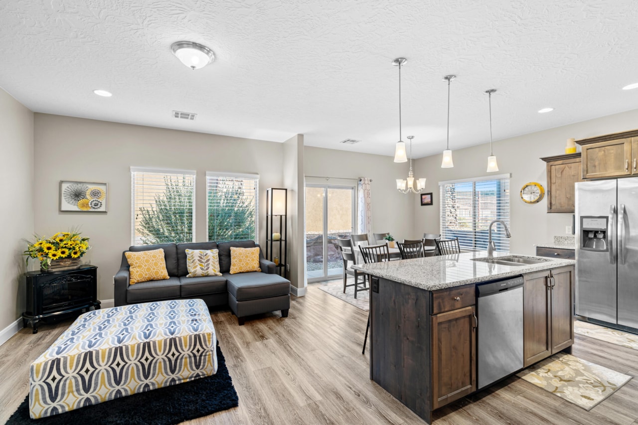 325 N Red Stone RD #53 Washington, UT 84780 home for sale, MLS#25-267499 - Erika Rogers Photo 7