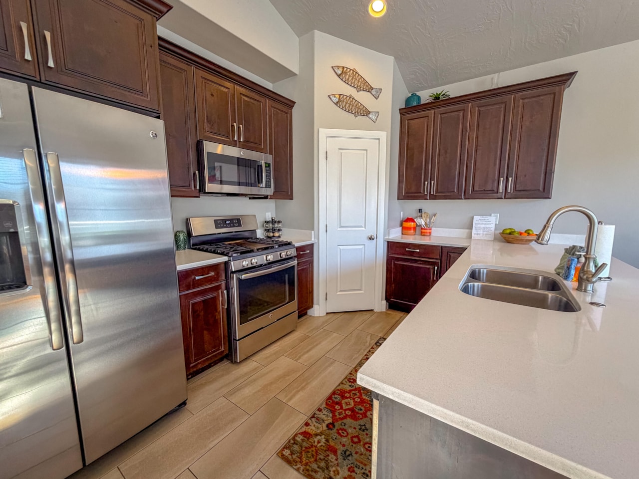 1920 E Fiesta LN Washington, UT 84780 home for sale, MLS#25-267501 - Erika Rogers Photo 4