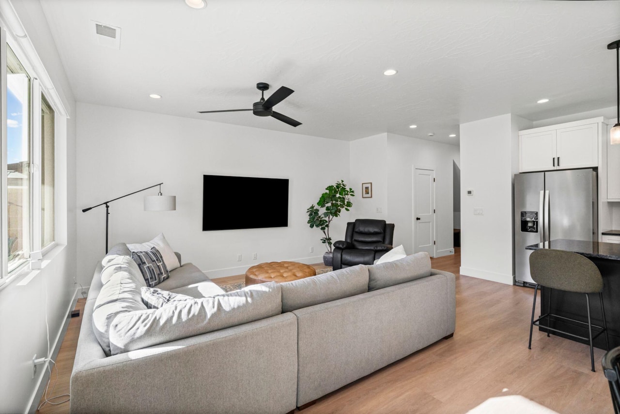 690 E Desert Cactus DR Washington, UT 84780 home for sale, MLS#25-267502 - Erika Rogers Photo 5