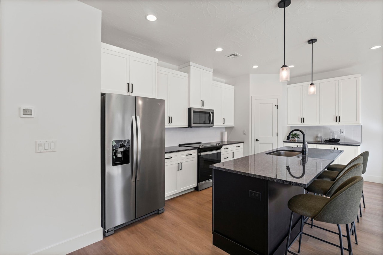 690 E Desert Cactus DR Washington, UT 84780 home for sale, MLS#25-267502 - Erika Rogers Photo 6