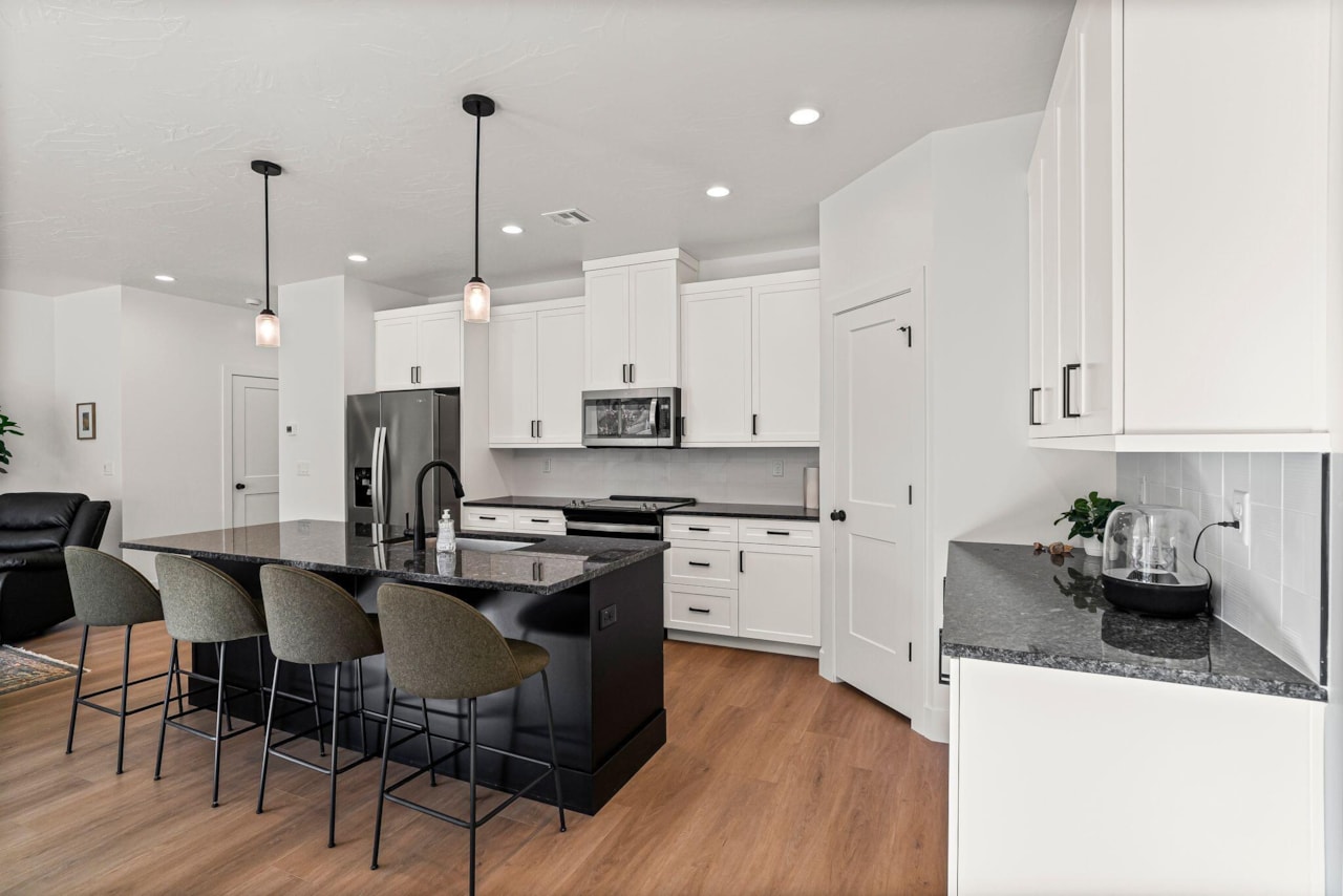 690 E Desert Cactus DR Washington, UT 84780 home for sale, MLS#25-267502 - Erika Rogers Photo 7