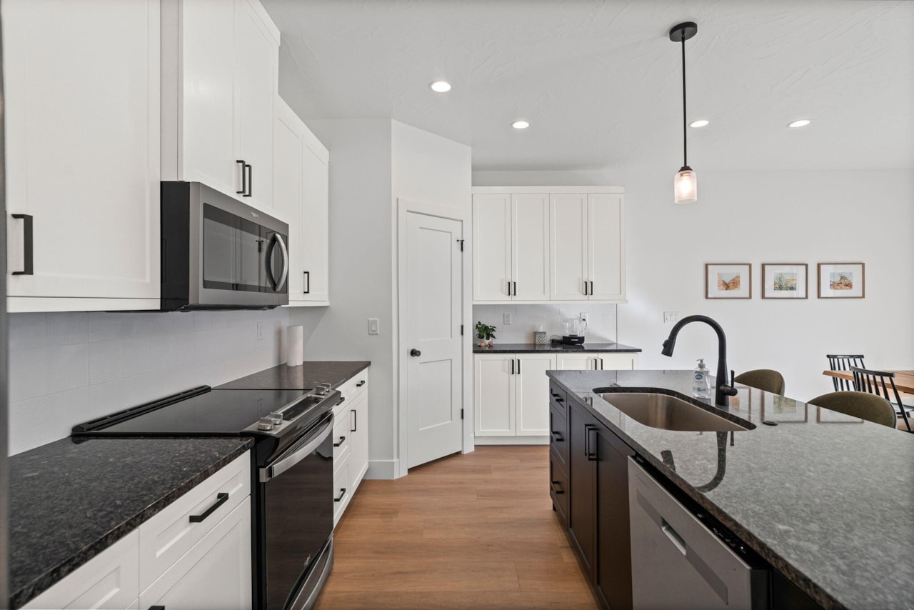 690 E Desert Cactus DR Washington, UT 84780 home for sale, MLS#25-267502 - Erika Rogers Photo 8