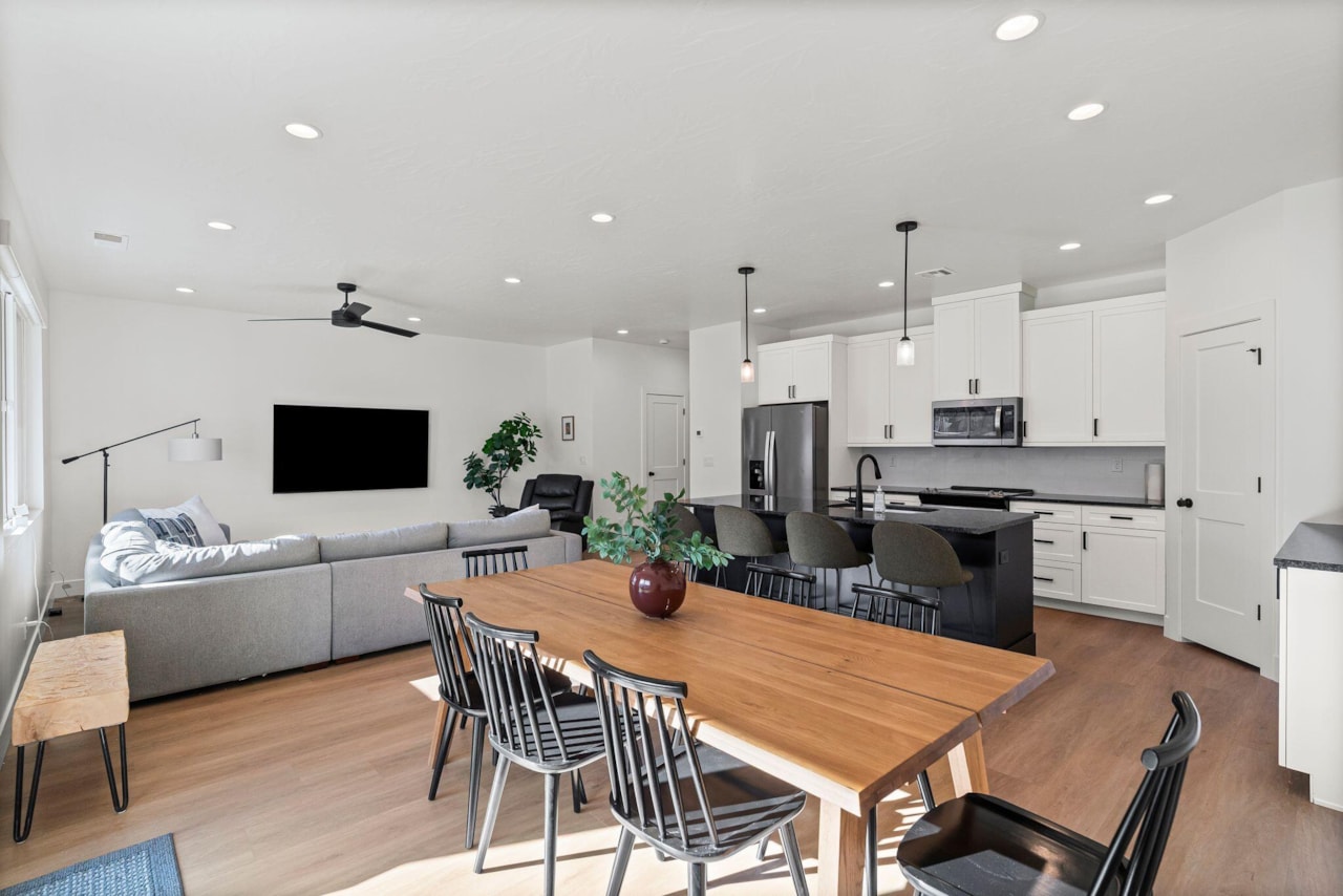 690 E Desert Cactus DR Washington, UT 84780 home for sale, MLS#25-267502 - Erika Rogers Photo 12