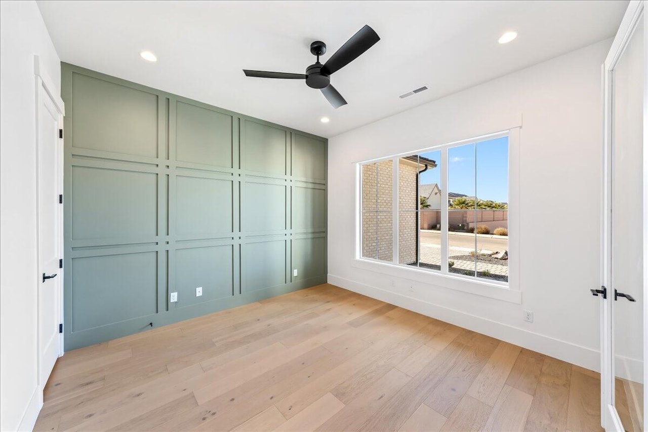 2863 S Alpine LN St George, UT 84790 home for sale, MLS#25-266003 - Erika Rogers Photo 23