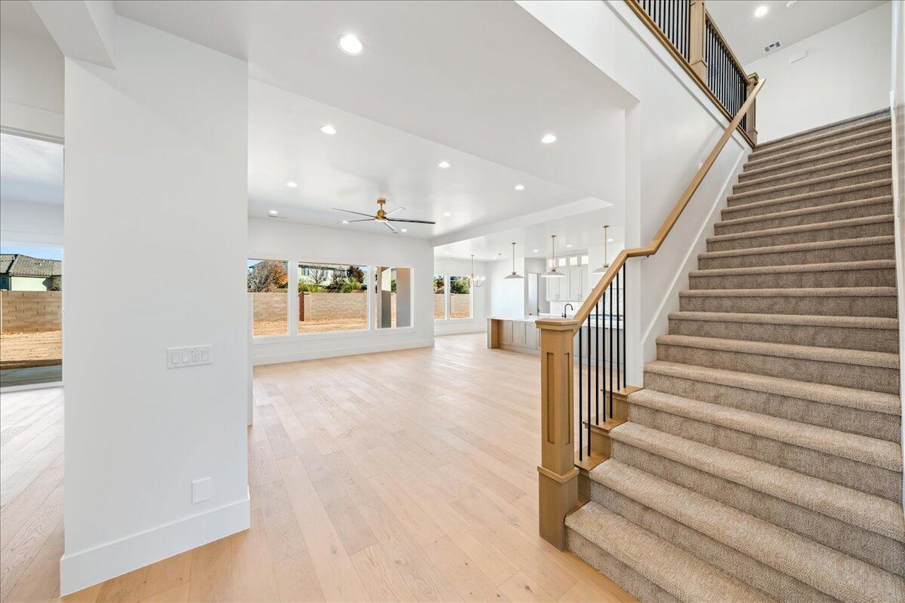 2863 S Alpine LN St George, UT 84790 home for sale, MLS#25-266003 - Erika Rogers Photo 19