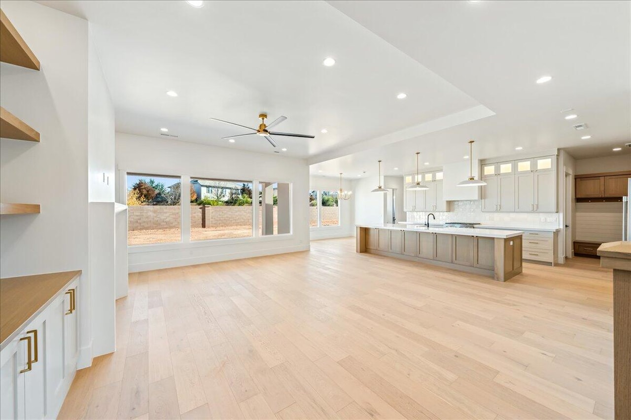 2863 S Alpine LN St George, UT 84790 home for sale, MLS#25-266003 - Erika Rogers Photo 18