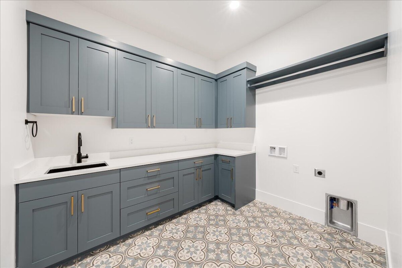 2863 S Alpine LN St George, UT 84790 home for sale, MLS#25-266003 - Erika Rogers Photo 31