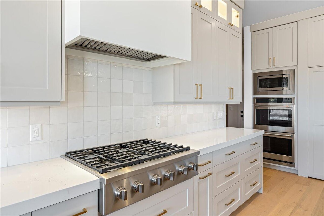 2863 S Alpine LN St George, UT 84790 home for sale, MLS#25-266003 - Erika Rogers Photo 6