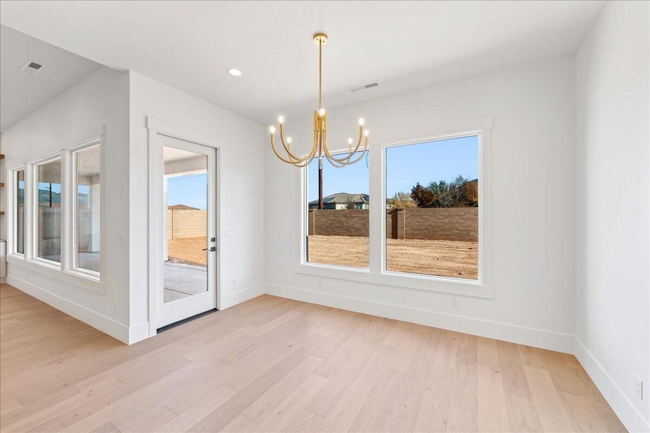 2863 S Alpine LN St George, UT 84790 home for sale, MLS#25-266003 - Erika Rogers Photo 8