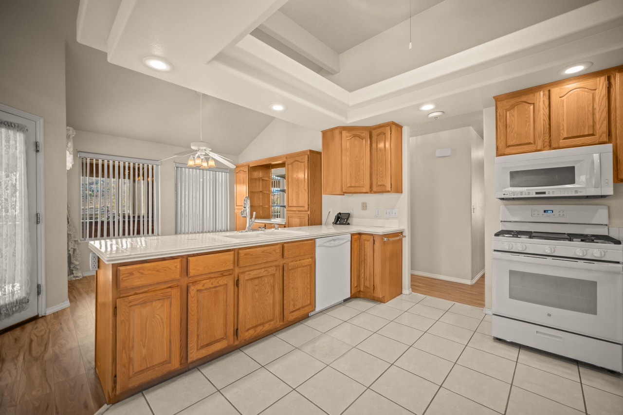 671 W Crystal Drive St George, UT 84790 home for sale, MLS#25-267505 - Erika Rogers Photo 12