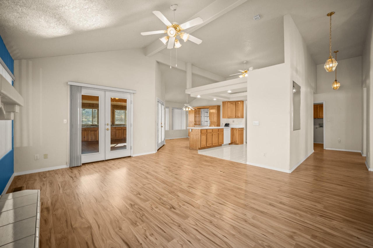 671 W Crystal Drive St George, UT 84790 home for sale, MLS#25-267505 - Erika Rogers Photo 18