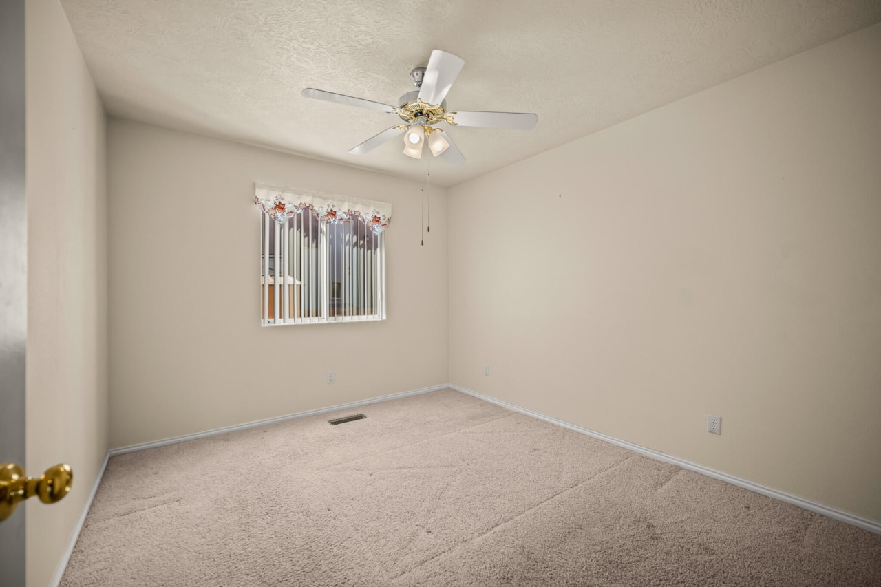 671 W Crystal Drive St George, UT 84790 home for sale, MLS#25-267505 - Erika Rogers Photo 27