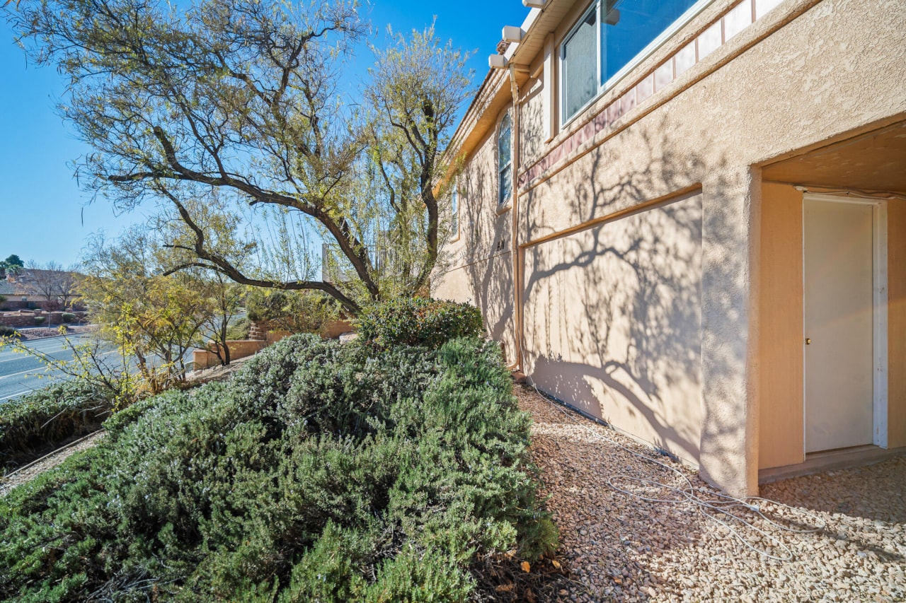 671 W Crystal Drive St George, UT 84790 home for sale, MLS#25-267505 - Erika Rogers Photo 40