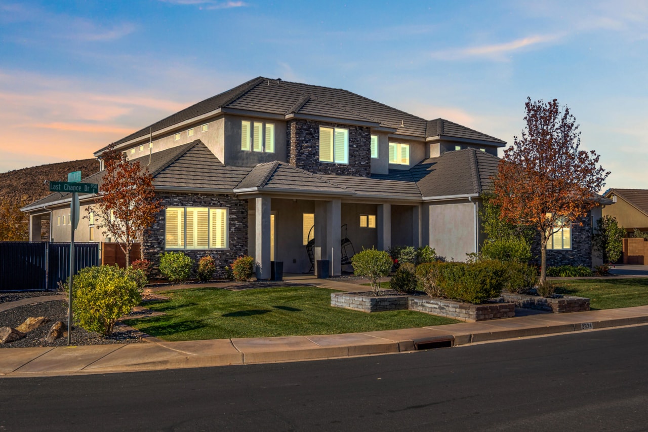 2334 S Last Chance DR Washington, UT 84780 home for sale, MLS#25-267507 - Erika Rogers Photo 4