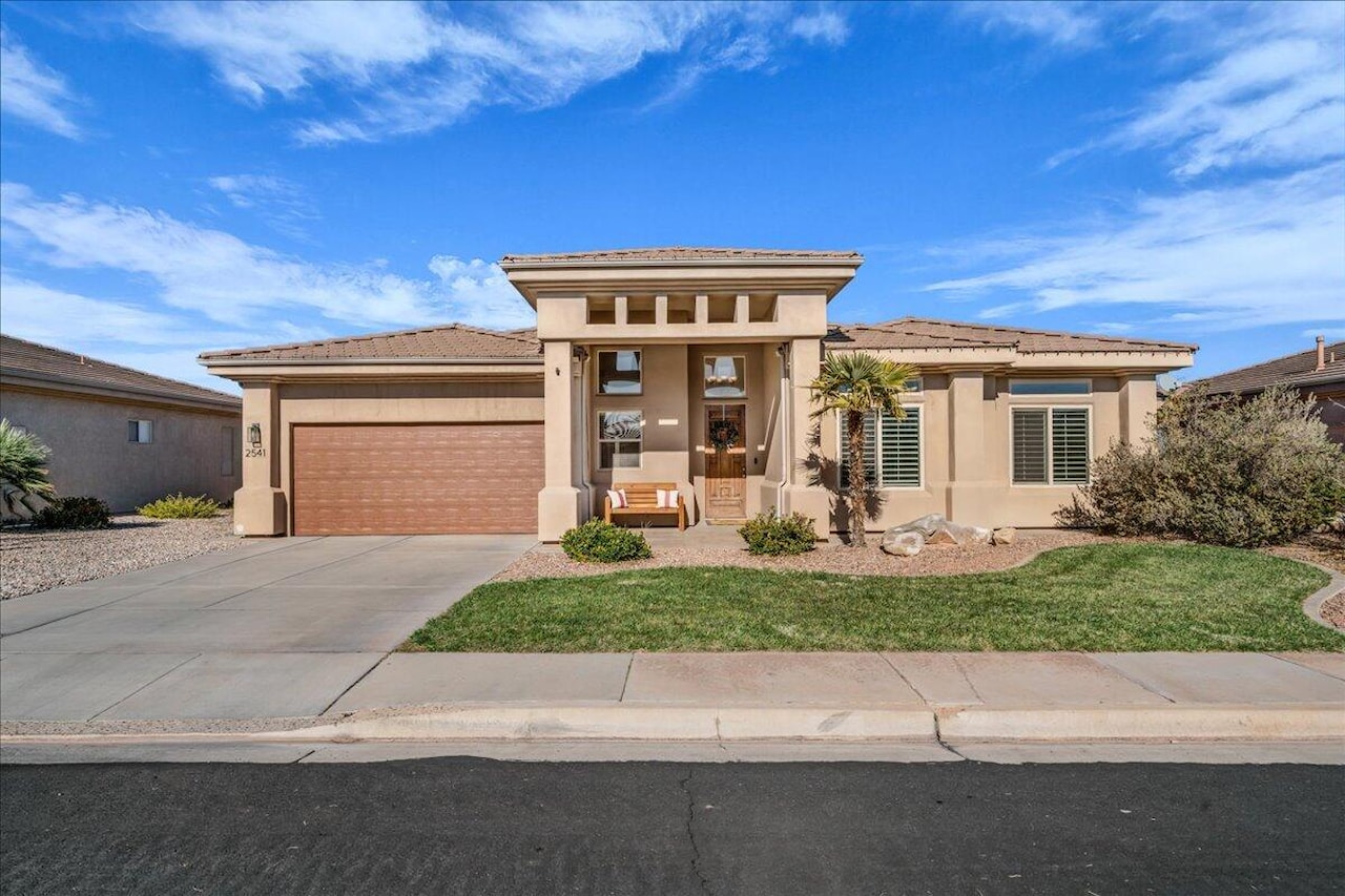 2541 E 90 ST S St George, UT 84790 home for sale, MLS#25-267511 - Erika Rogers Photo 2