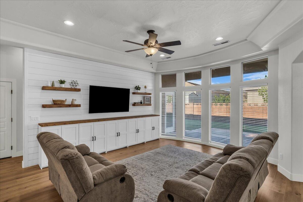 2541 E 90 ST S St George, UT 84790 home for sale, MLS#25-267511 - Erika Rogers Photo 6