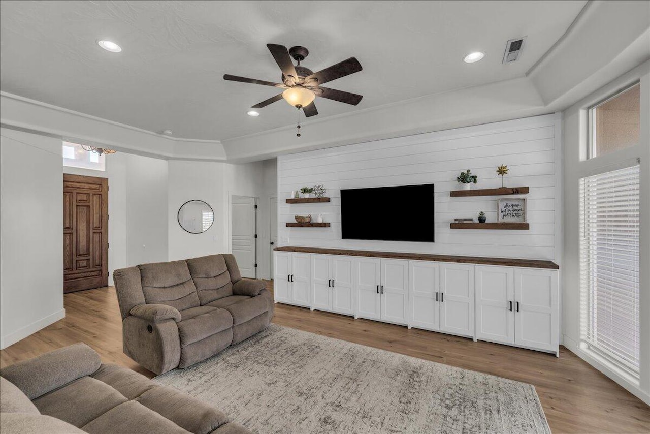 2541 E 90 ST S St George, UT 84790 home for sale, MLS#25-267511 - Erika Rogers Photo 7