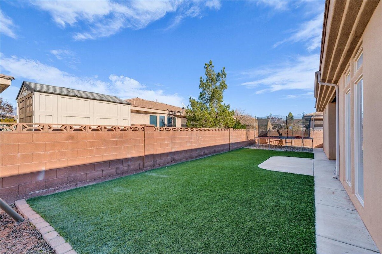 2541 E 90 ST S St George, UT 84790 home for sale, MLS#25-267511 - Erika Rogers Photo 24