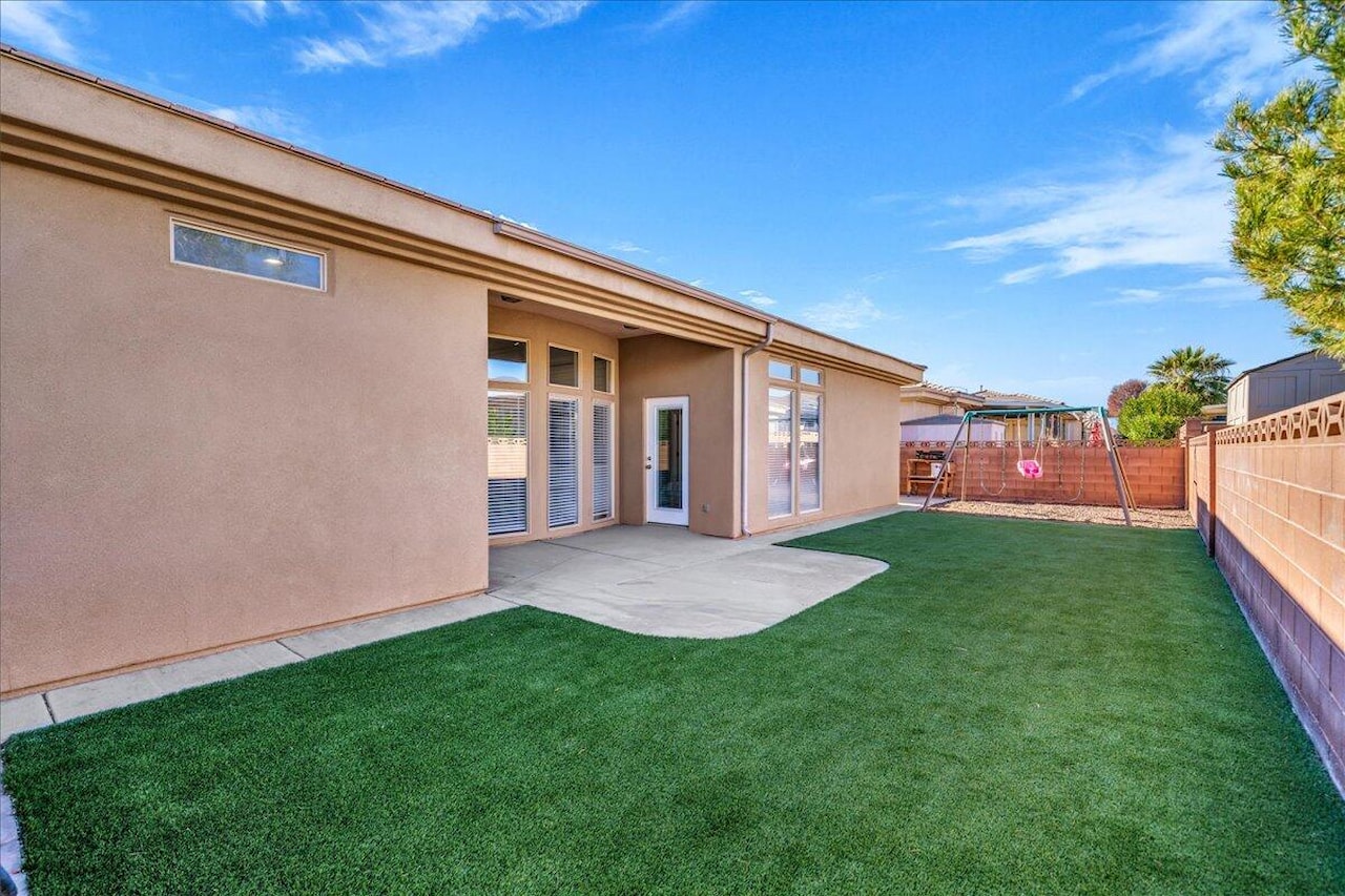 2541 E 90 ST S St George, UT 84790 home for sale, MLS#25-267511 - Erika Rogers Photo 26