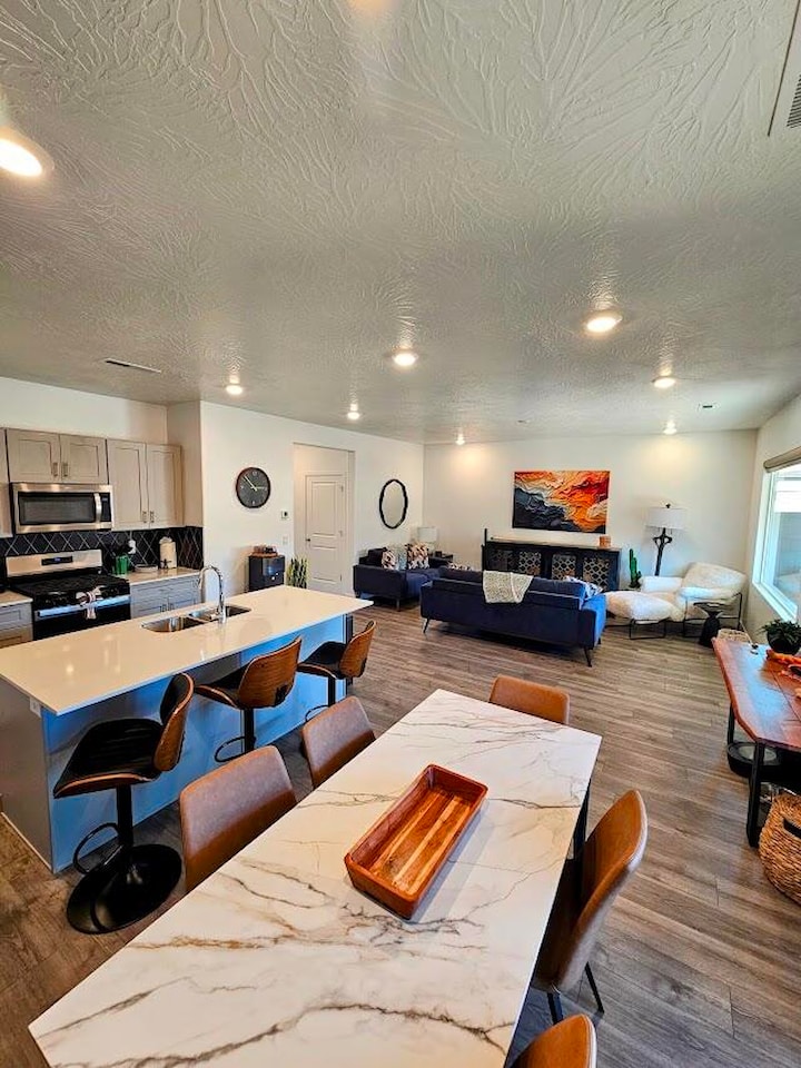 1887 S Wolverine Way Washington, UT 84780 home for sale, MLS#25-267525 - Erika Rogers Photo 6