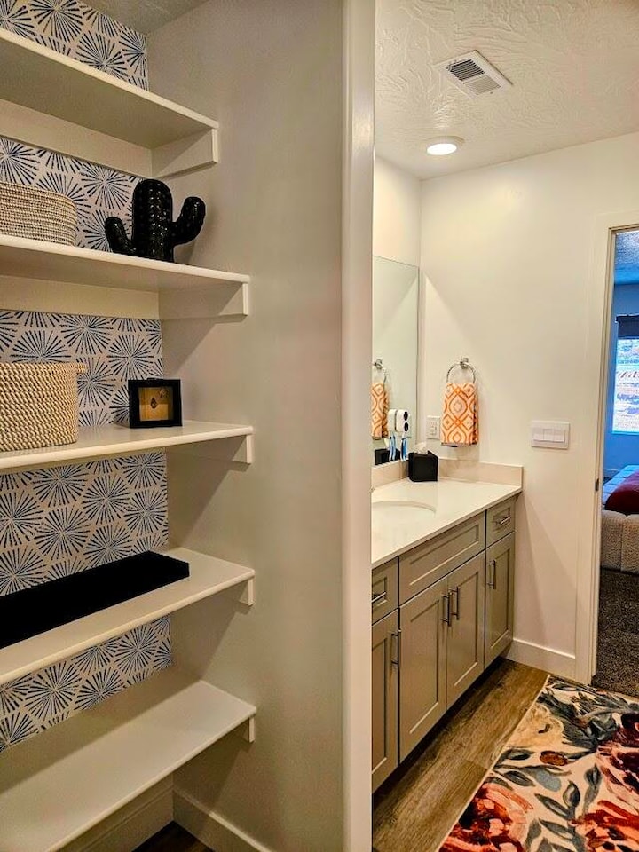 1887 S Wolverine Way Washington, UT 84780 home for sale, MLS#25-267525 - Erika Rogers Photo 12