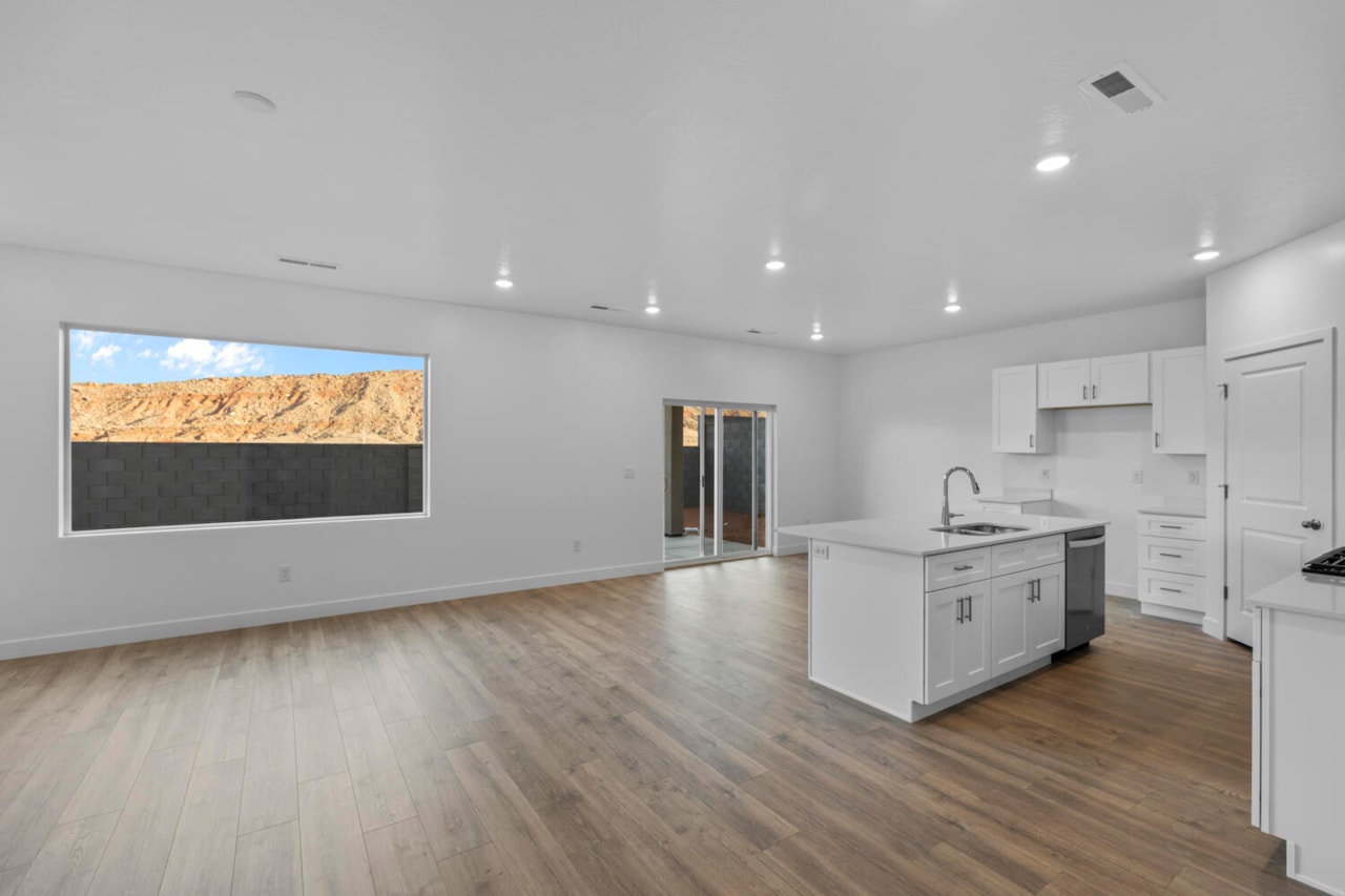 1558 S Staircase Way #4106 Washington, UT 84780 home for sale, MLS#25-267527 - Erika Rogers Photo 7