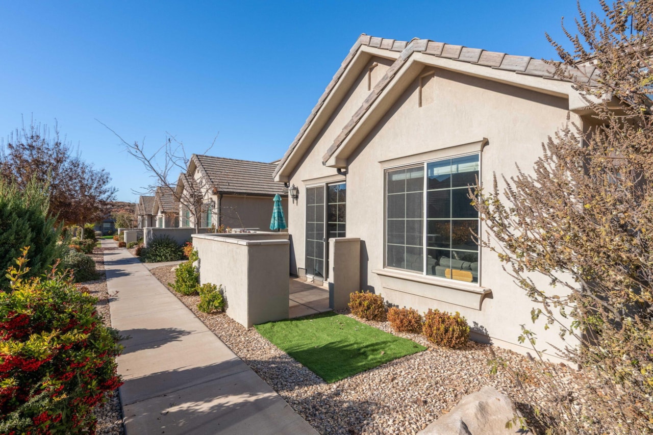 1914 E Fiesta LN Washington, UT 84780 home for sale, MLS#25-267539 - Erika Rogers