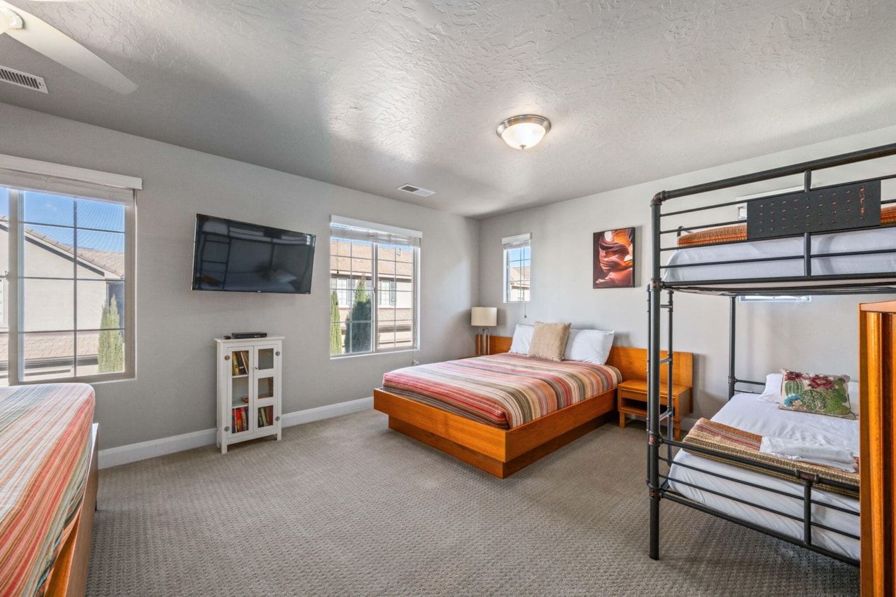 1914 E Fiesta LN Washington, UT 84780 home for sale, MLS#25-267539 - Erika Rogers Photo 17