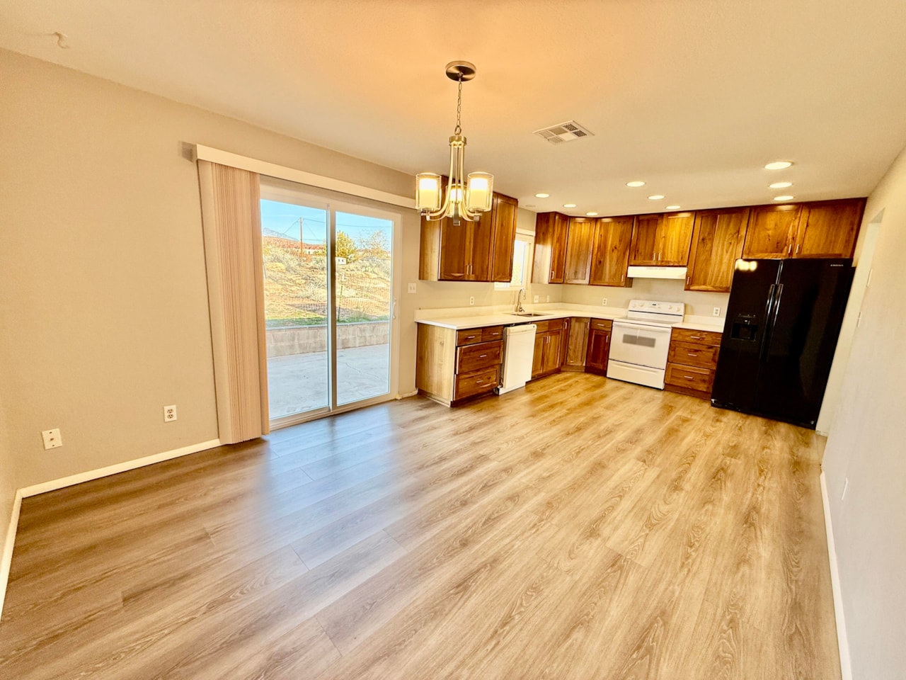 305 E Pectol ST Washington, UT 84780 home for sale, MLS#25-267496 - Erika Rogers Photo 8