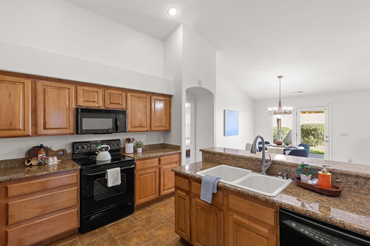 1730 W Stonebridge DR #19 St George, UT 84770 home for sale, MLS#25-267553 - Erika Rogers Photo 10