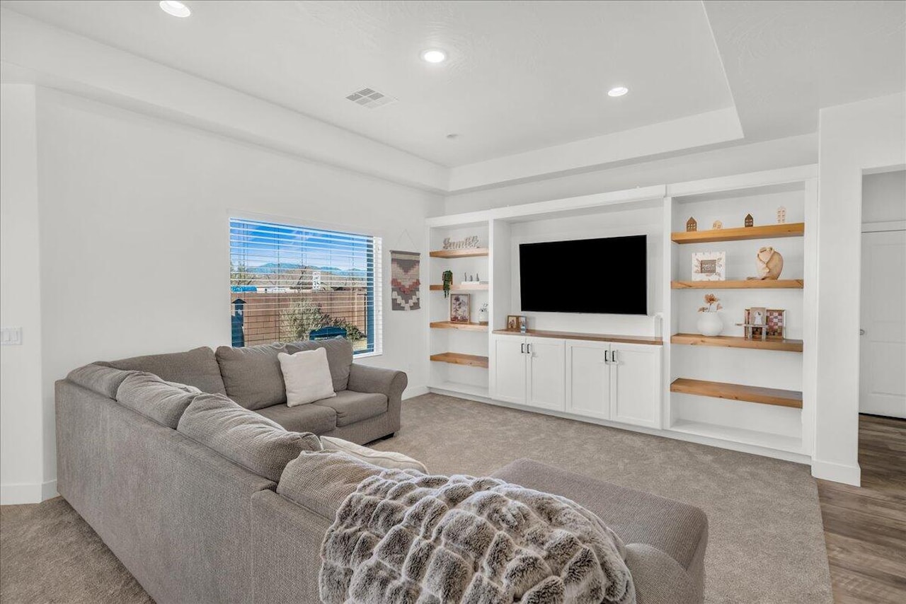 1623 E Sunshine Trl St George, UT 84790 home for sale, MLS#25-267554 - Erika Rogers