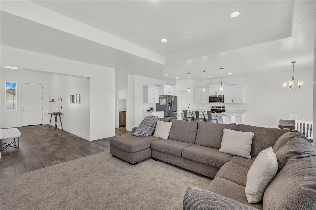 1623 E Sunshine Trl St George, UT 84790 home for sale, MLS#25-267554 - Erika Rogers Photo 3