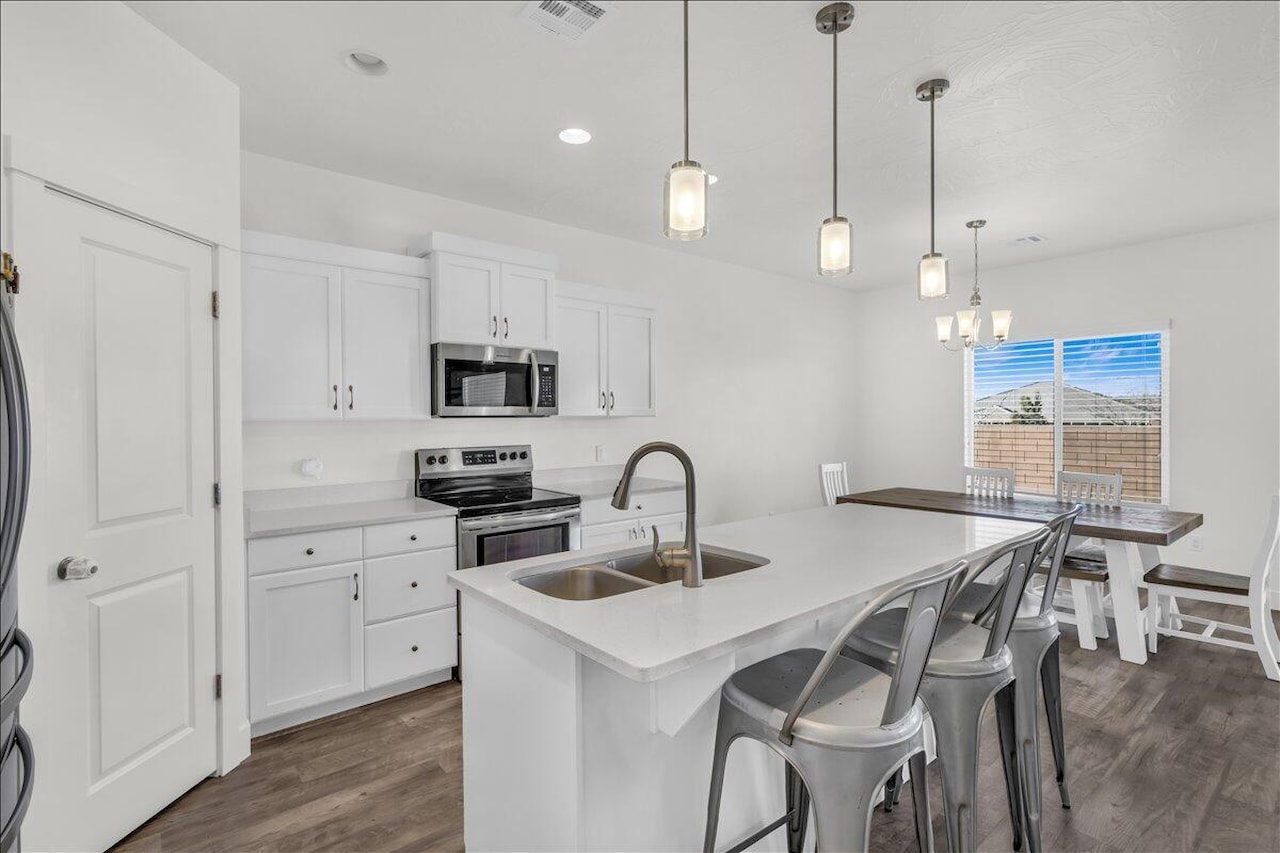 1623 E Sunshine Trl St George, UT 84790 home for sale, MLS#25-267554 - Erika Rogers Photo 5