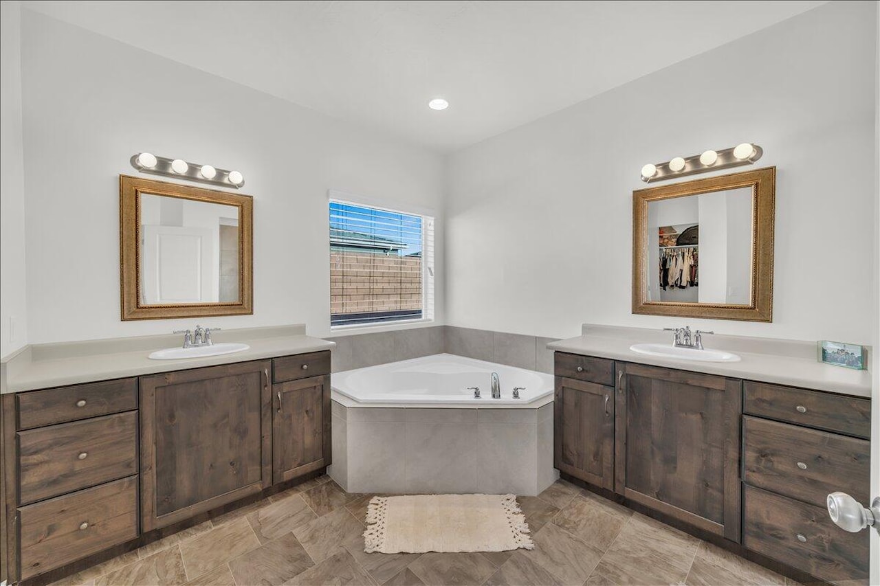 1623 E Sunshine Trl St George, UT 84790 home for sale, MLS#25-267554 - Erika Rogers Photo 11