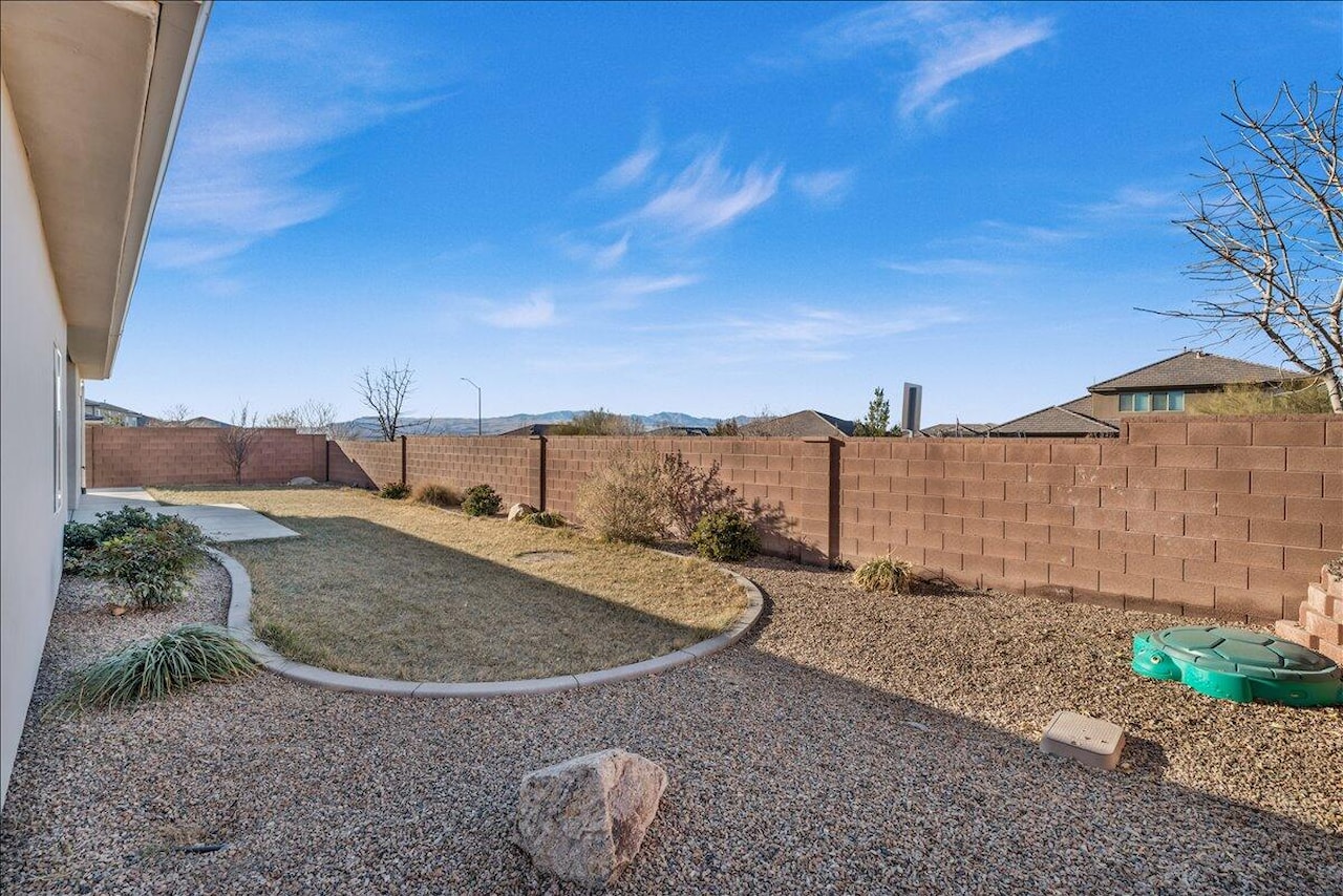 1623 E Sunshine Trl St George, UT 84790 home for sale, MLS#25-267554 - Erika Rogers Photo 24
