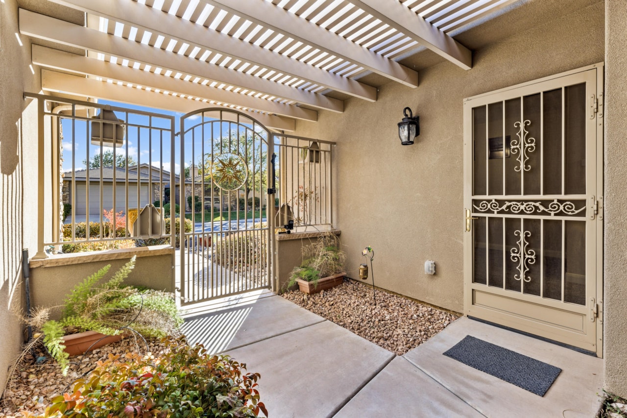 409 N Country Ln #39 St George, UT 84770 home for sale, MLS#25-267379 - Erika Rogers Photo 4