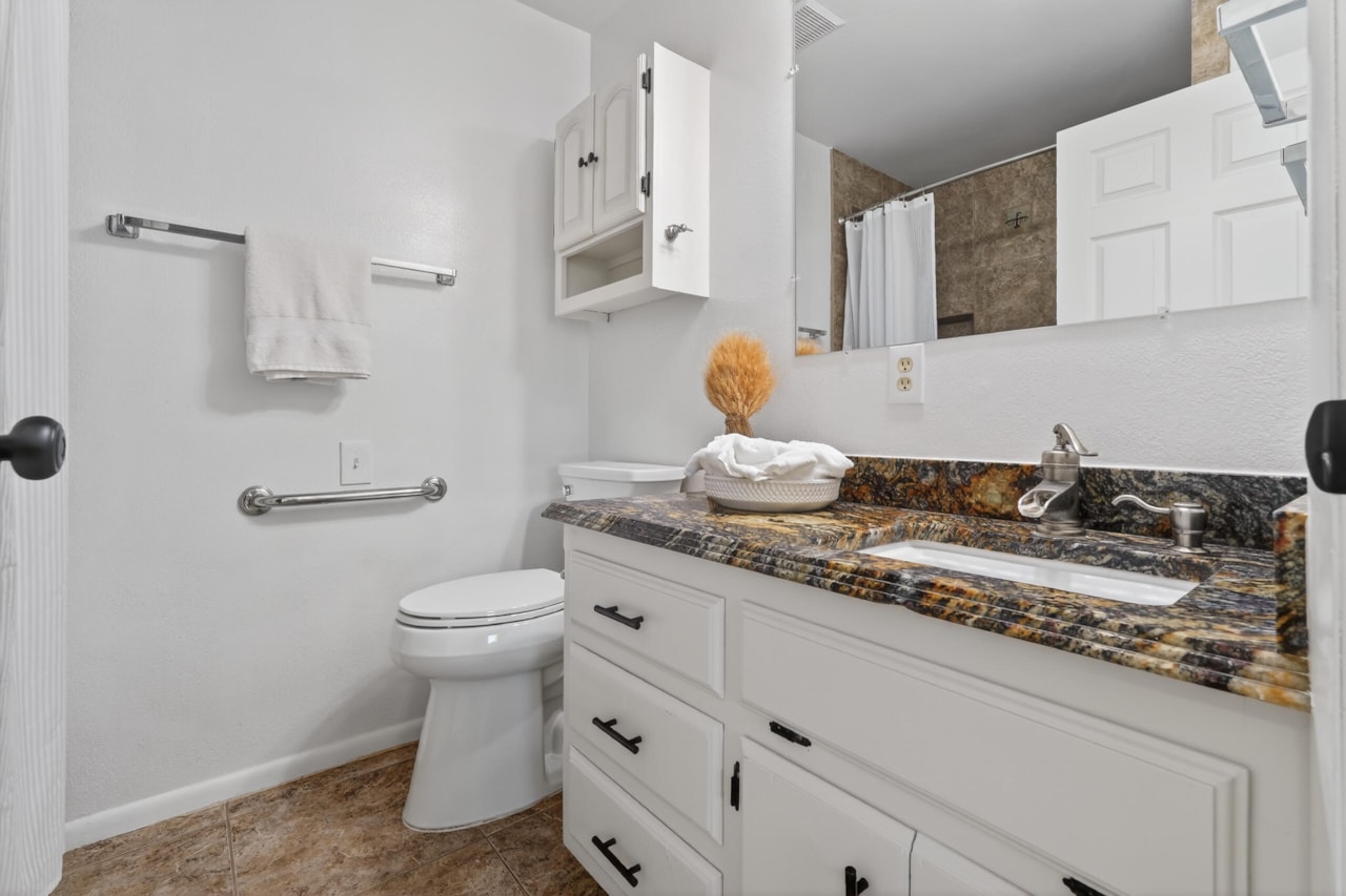 1385 W 625 ST N St George, UT 84770 home for sale, MLS#25-267097 - Erika Rogers Photo 7