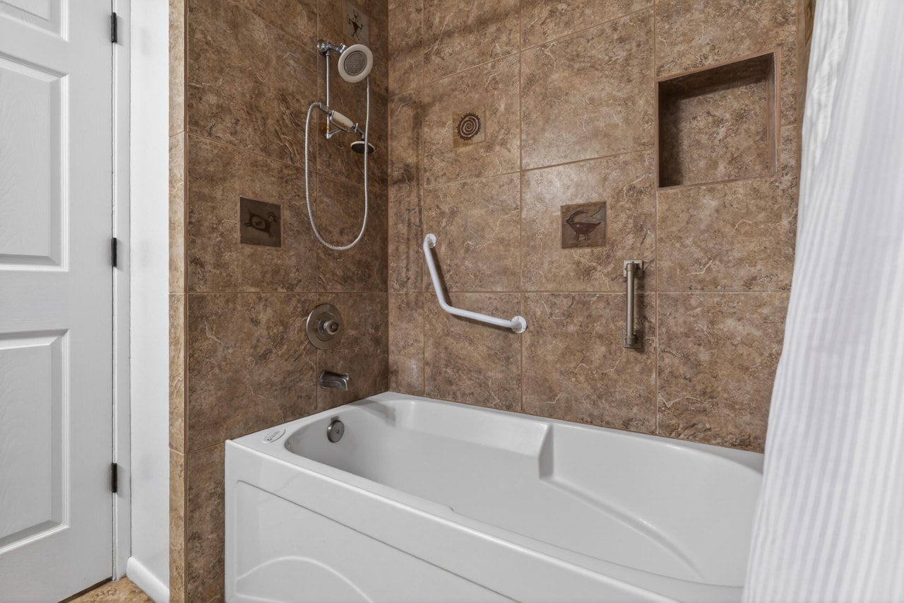 1385 W 625 ST N St George, UT 84770 home for sale, MLS#25-267097 - Erika Rogers Photo 8