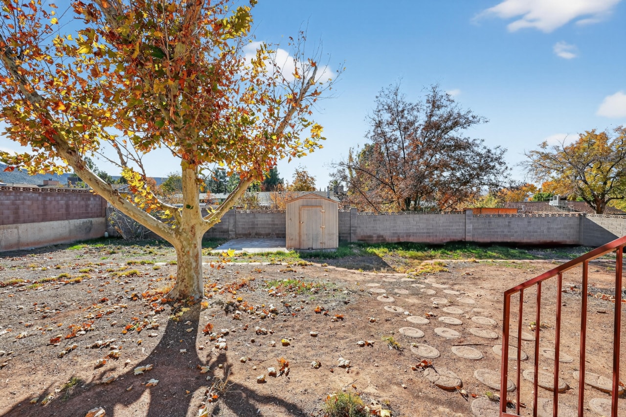 1385 W 625 ST N St George, UT 84770 home for sale, MLS#25-267097 - Erika Rogers Photo 18